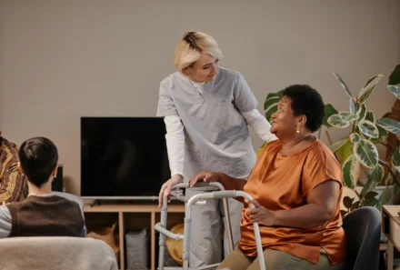 When Should a Person with Dementia Move to a Nursing Home? Key Signs and Decisions